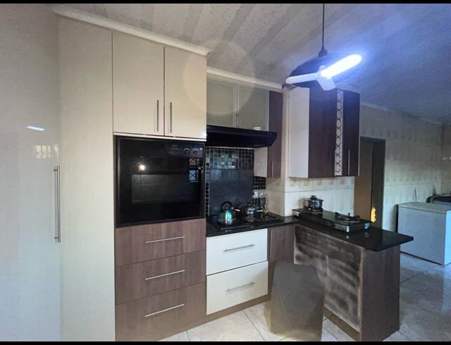 5 BEDROOM FREEHOLD FOR SALE IN CULEMBORG PARK